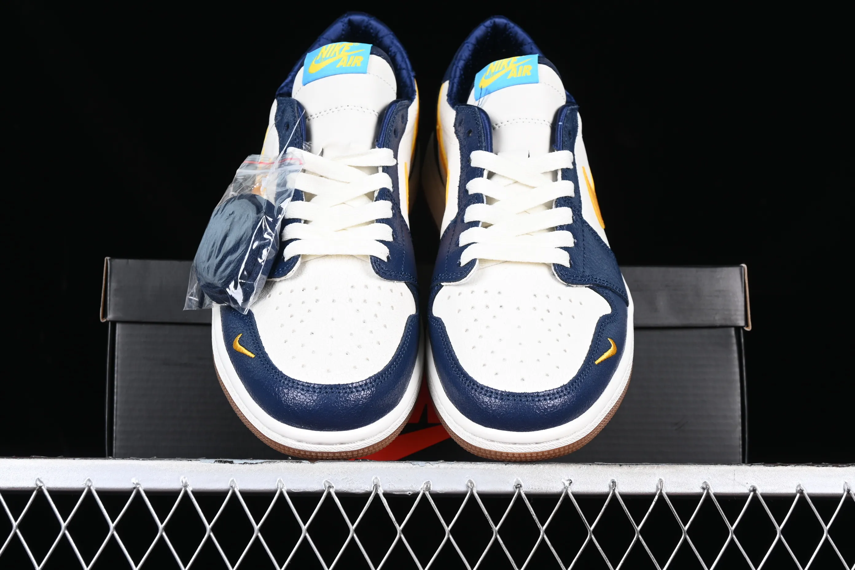 All categories Air Jordan Jordan series basketball shoes Air Jordan 1 Low Air Jordan 1 Low OG AJ1 Joe 1 white blue and yellow hook burst pattern low-top cultural casual sneakers CZ0790-407